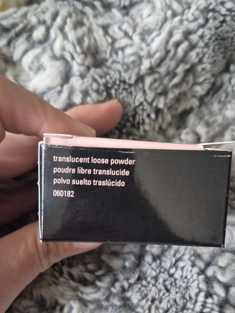 Mary Kay 🖤 Translucent Loose Setting Powder - Picture 3 of 3